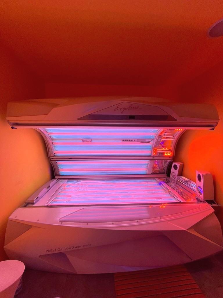 Σολάριουμ μετά από πόση ώρα μπάνιο - θάλαμος Exotic Tan σε λειτουργία